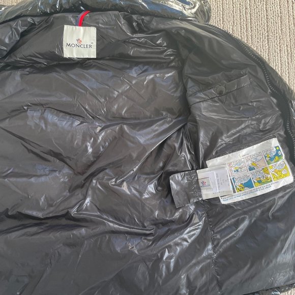 Authentic Men's Black Moncler Quilted Down Puffer Vest - Picture 2 of 4